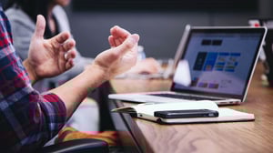 computer-controls-bg-office-meeting-table-unsplash